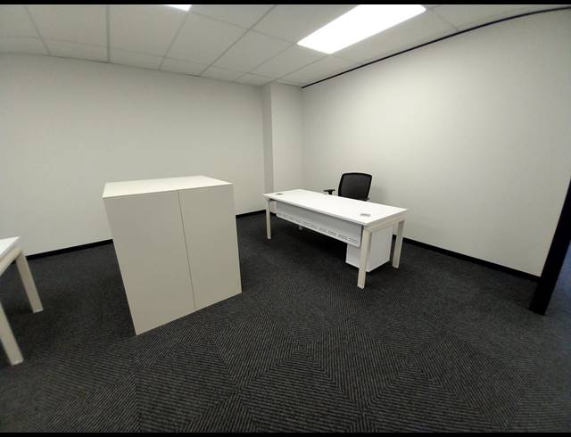 139M² OFFICE TO LET IN BRYANSTON